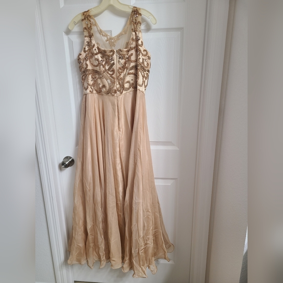 Fabuluxe. Couture Dress - Picture 4 of 7